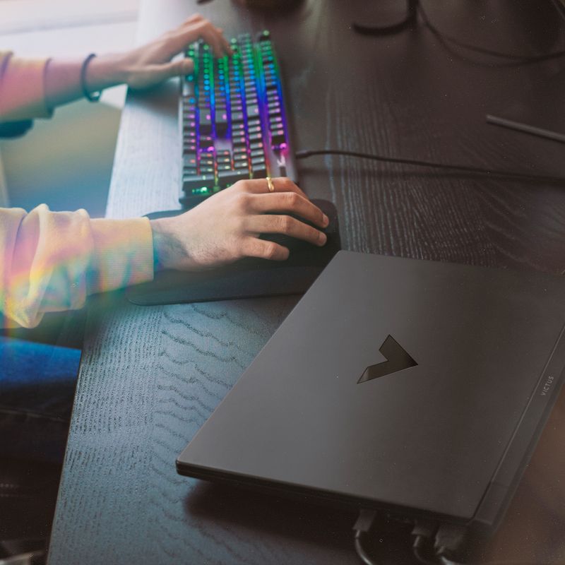 HP Victus Gaming Laptop 15-fb3025ne - 15.6" FHD 144 Hz - AMD Ryzen 7 7445H - 16GB RAM - 512GB - NVIDIA RTX 3050 6GB - WIN 11 PRO K (Mica silver)