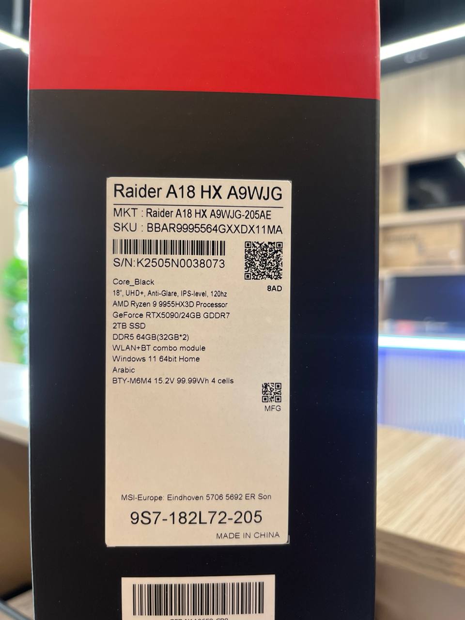 MSI Raider A18 HX A9WIG-205AE | 64GB | 2TB SSD | RTX 5090 | 120Hz